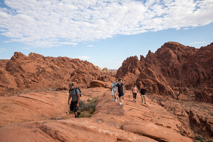 Caminhada guiada pelas vibrantes formações de rocha vermelha do Valley of Fire State Park, perto de Las Vegas, foto 7 | wizardtrip