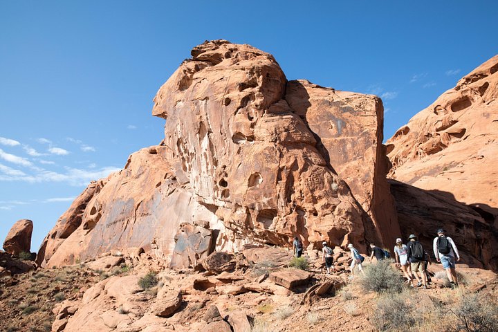 Caminhada guiada pelas vibrantes formações de rocha vermelha do Valley of Fire State Park, perto de Las Vegas, foto 12 | wizardtrip