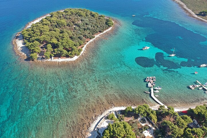 Half Day Speedboat Tour to Three Islands from Trogir | wizardtrip