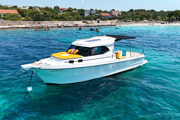 Speedboot tour naar Blauwe Lagune, Maslinica dorp en Duga Baai vanuit Trogir, Kroatië, foto 6 | wizardtrip
