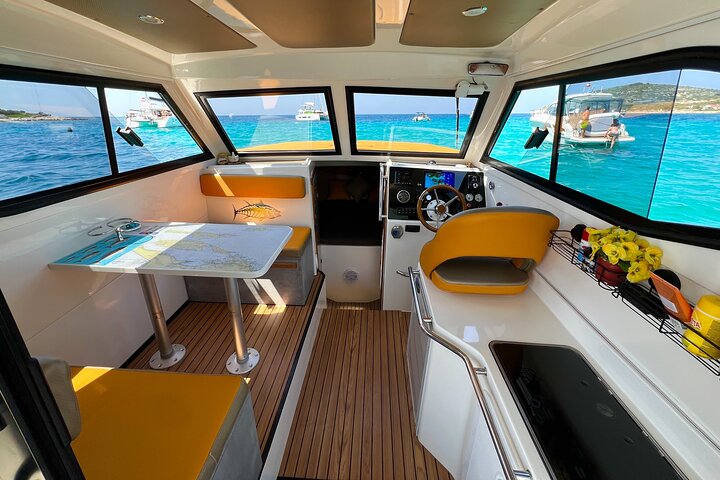 Speedboot tour naar Blauwe Lagune, Maslinica dorp en Duga Baai vanuit Trogir, Kroatië, foto 9 | wizardtrip