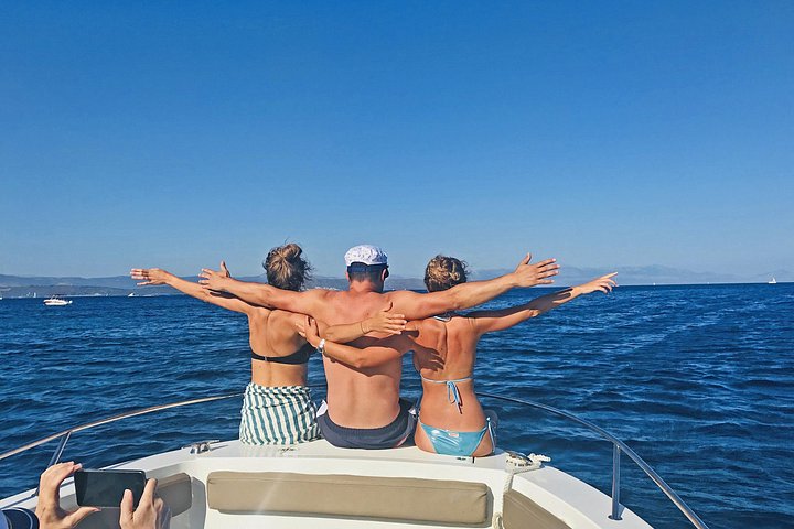 Speedboot tour naar Blauwe Lagune, Maslinica dorp en Duga Baai vanuit Trogir, Kroatië, foto 11 | wizardtrip