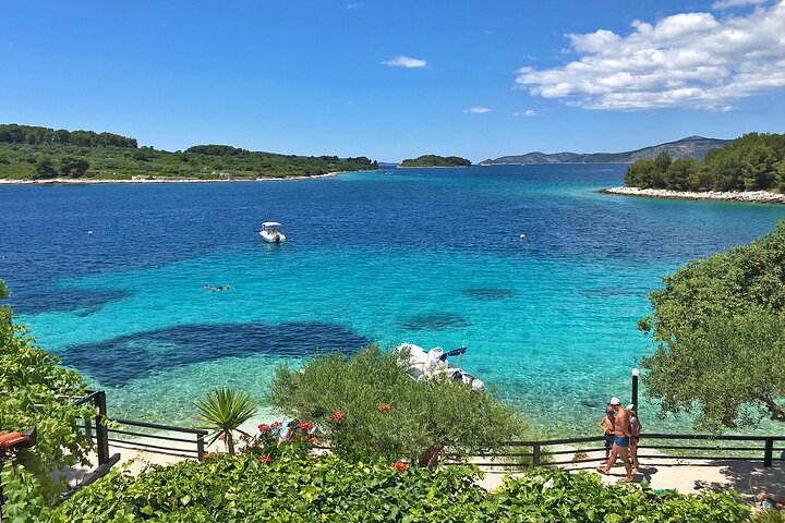 Speedboot tour naar Blauwe Lagune, Maslinica dorp en Duga Baai vanuit Trogir, Kroatië, foto 16 | wizardtrip