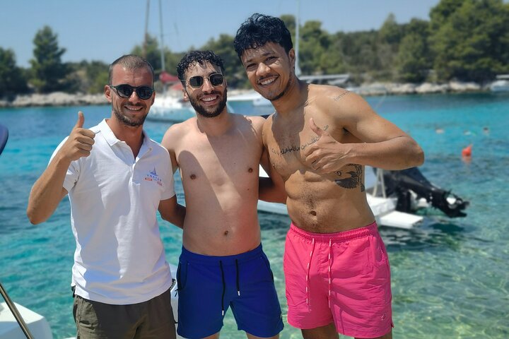 Speedboot tour naar Blauwe Lagune, Maslinica dorp en Duga Baai vanuit Trogir, Kroatië, foto 22 | wizardtrip