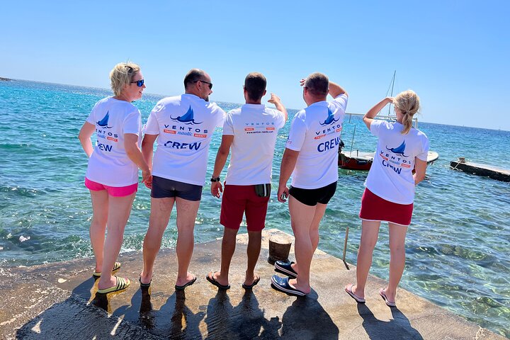 Speedboot tour naar Blauwe Lagune, Maslinica dorp en Duga Baai vanuit Trogir, Kroatië, foto 23 | wizardtrip