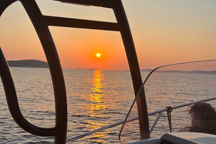 Speedboot tour naar Blauwe Lagune, Maslinica dorp en Duga Baai vanuit Trogir, Kroatië, foto 25 | wizardtrip