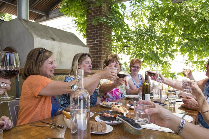 Healdsburg Small-Group Food and Wine Walking Tour | wizardtrip