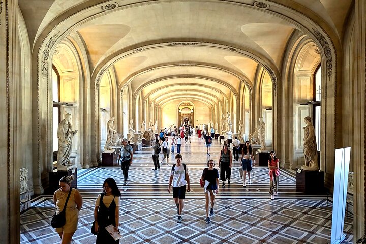 Guidet tur i Louvre-museet i Paris, som viser frem kjente kunstverk, foto 10 | wizardtrip