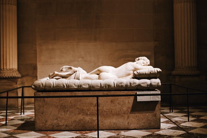 Guidet tur i Louvre-museet i Paris, som viser frem kjente kunstverk, foto 14 | wizardtrip