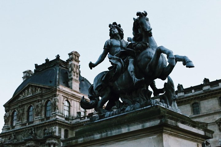 Guidet tur i Louvre-museet i Paris, som viser frem kjente kunstverk, foto 18 | wizardtrip
