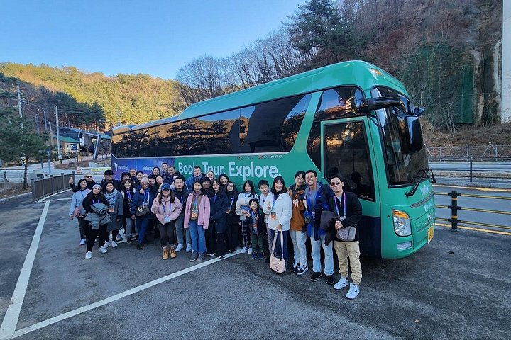 Turistas exploram a Zona Desmilitarizada da Coreia (DMZ) fortemente fortificada perto de Seul, Coreia do Sul, foto 8 | wizardtrip