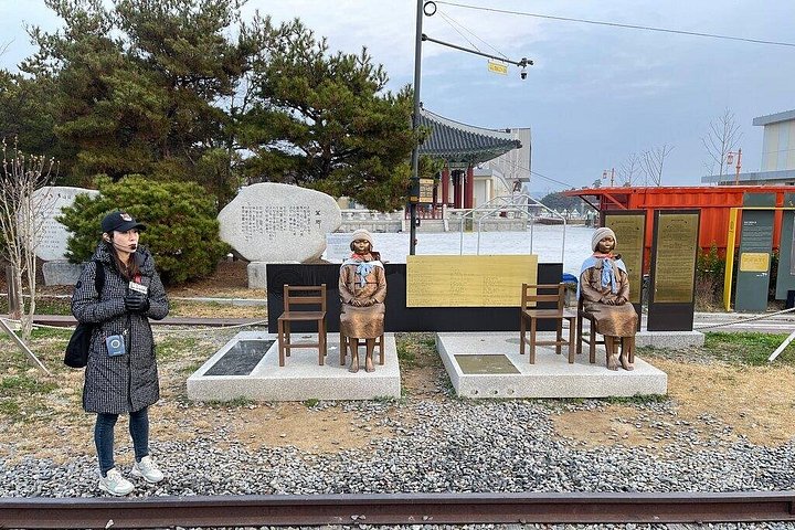 Turistas exploram a Zona Desmilitarizada da Coreia (DMZ) fortemente fortificada perto de Seul, Coreia do Sul, foto 14 | wizardtrip