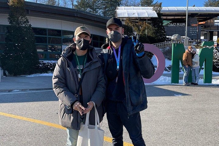 Turistas exploram a Zona Desmilitarizada da Coreia (DMZ) fortemente fortificada perto de Seul, Coreia do Sul, foto 32 | wizardtrip