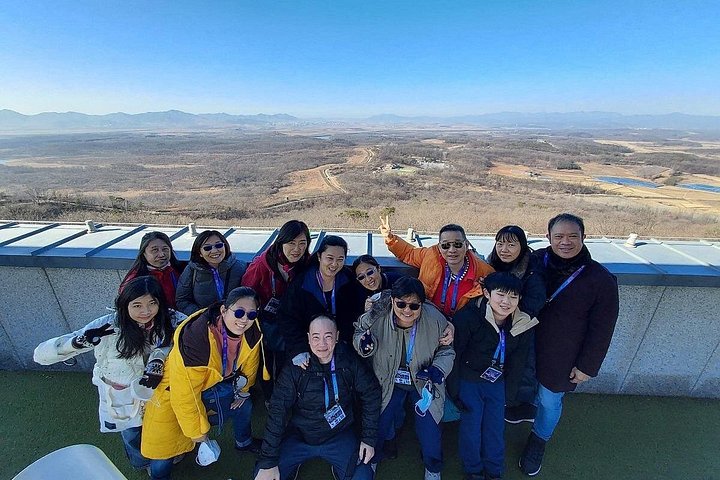 Turistas exploram a Zona Desmilitarizada da Coreia (DMZ) fortemente fortificada perto de Seul, Coreia do Sul, foto 37 | wizardtrip