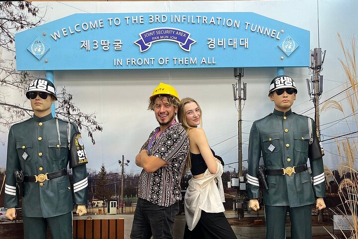 Turister udforsker Koreas Demilitariserede Zone (DMZ) nær Seoul, Sydkorea, foto 7 | wizardtrip