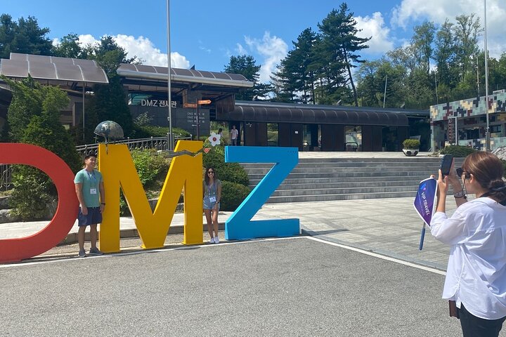 Turister udforsker Koreas Demilitariserede Zone (DMZ) nær Seoul, Sydkorea, foto 23 | wizardtrip