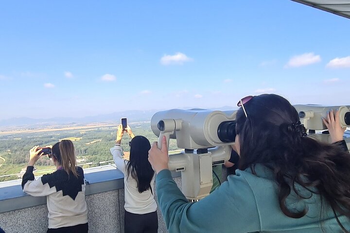 Turister udforsker Koreas Demilitariserede Zone (DMZ) nær Seoul, Sydkorea, foto 37 | wizardtrip