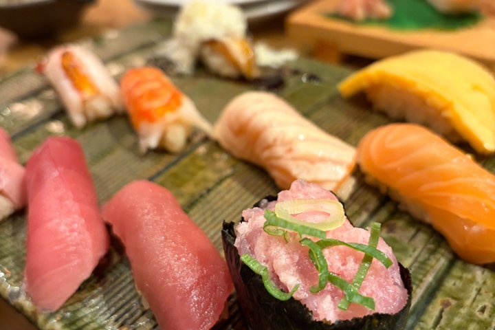新宿の活気ある地区を巡るガイド付きハシゴ酒ツアーで、東京の活気あるナイトライフを体験してください、写真7 | wizardtrip