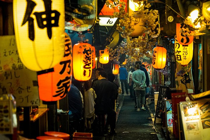 新宿の活気ある地区を巡るガイド付きハシゴ酒ツアーで、東京の活気あるナイトライフを体験してください、写真13 | wizardtrip
