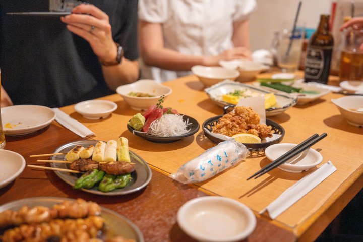 新宿の活気ある地区を巡るガイド付きハシゴ酒ツアーで、東京の活気あるナイトライフを体験してください、写真15 | wizardtrip