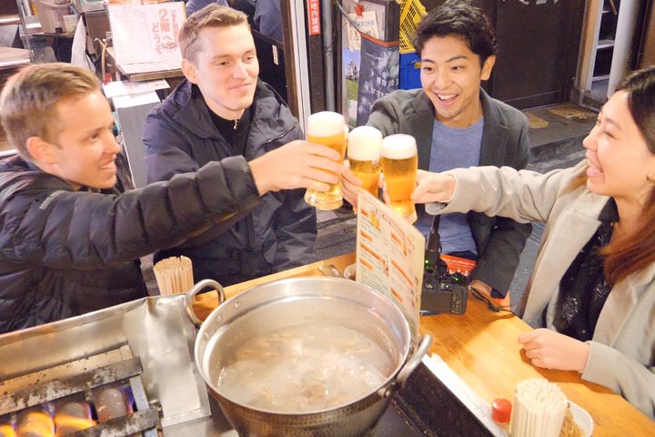 新宿の活気ある地区を巡るガイド付きハシゴ酒ツアーで、東京の活気あるナイトライフを体験してください、写真25 | wizardtrip