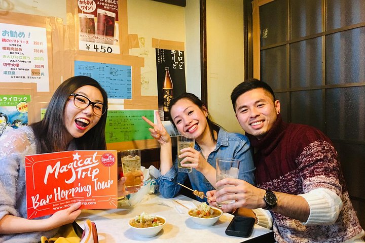 新宿の活気ある地区を巡るガイド付きハシゴ酒ツアーで、東京の活気あるナイトライフを体験してください、写真28 | wizardtrip