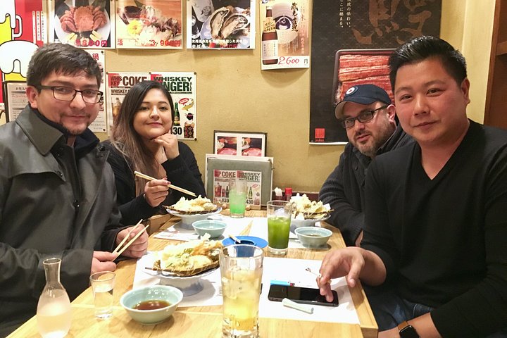 新宿の活気ある地区を巡るガイド付きハシゴ酒ツアーで、東京の活気あるナイトライフを体験してください、写真31 | wizardtrip