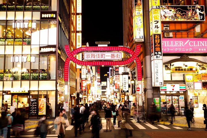 新宿の活気ある地区を巡るガイド付きハシゴ酒ツアーで、東京の活気あるナイトライフを体験してください、写真39 | wizardtrip