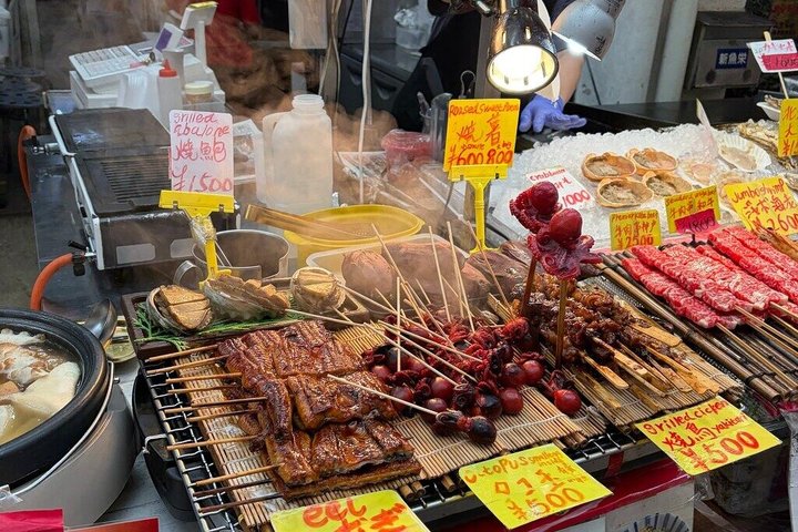 Kuromon Market Food Walking Tour in Osaka (6 stops, 6 tastes) | wizardtrip