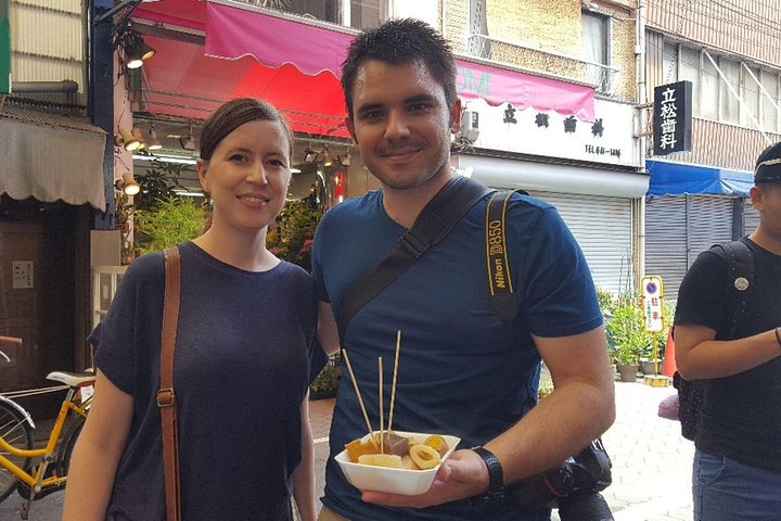 Un tour gastronómico guiado que explora el vibrante Mercado Kuromon y el distrito de Dotonbori en Osaka, con delicias locales, foto 15 | wizardtrip
