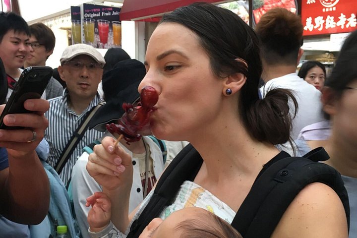 Un tour gastronómico guiado que explora el vibrante Mercado Kuromon y el distrito de Dotonbori en Osaka, con delicias locales, foto 18 | wizardtrip