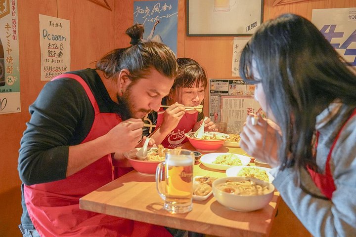 Clase de cocina práctica de ramen y gyoza en Kioto con chefs profesionales, foto 19 | wizardtrip