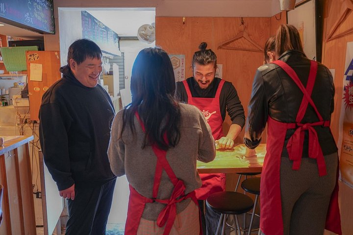 Clase de cocina práctica de ramen y gyoza en Kioto con chefs profesionales, foto 42 | wizardtrip
