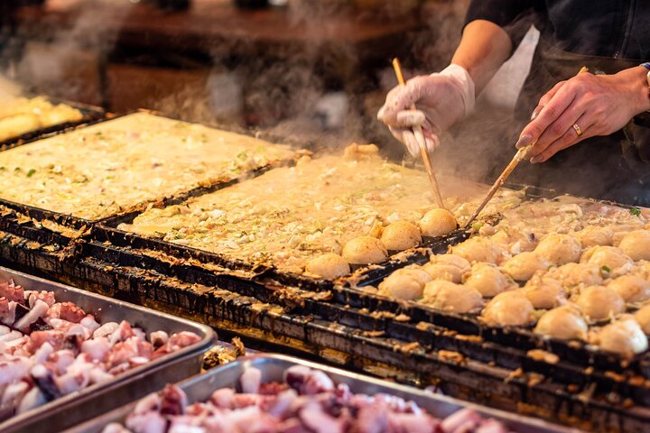 Osaka Local Foodie Walking Tour in Dotonbori and Shinsekai | wizardtrip