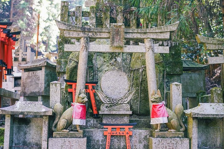 Versteckte Wanderung durch Fushimis Inari Bambushaine und Torii-Tore in Kyoto, Japan, Foto 42 | wizardtrip