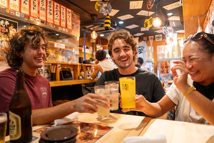 Bar crawl in Osaka door het Tenma-district, proeven van lokaal eten en drinken, foto 11 | wizardtrip