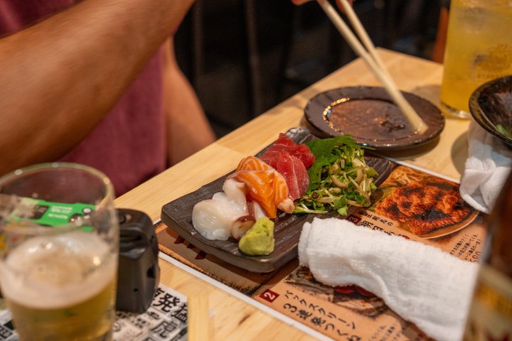 Bar crawl in Osaka door het Tenma-district, proeven van lokaal eten en drinken, foto 18 | wizardtrip