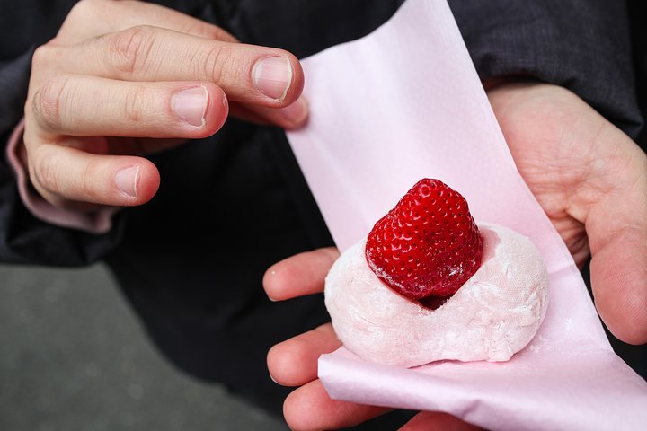 Utforska Tokyos livliga Tsukiji fiskmarknad med en guidad tur med provsmakning av fisk och skaldjur och kulturella insikter, foto 43 | wizardtrip