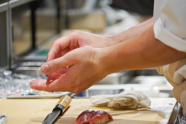 Een premium foodtour in Shinjuku, Tokio, met Omakase sushi en A5 Wagyu-rundvlees, foto 13 | wizardtrip