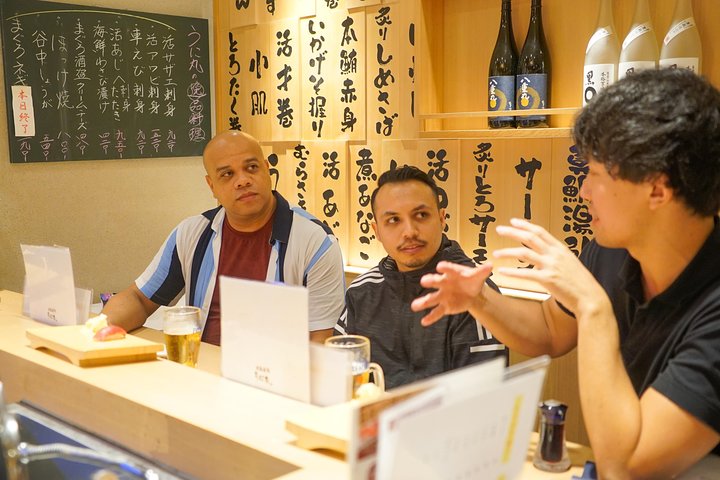 Een premium foodtour in Shinjuku, Tokio, met Omakase sushi en A5 Wagyu-rundvlees, foto 15 | wizardtrip