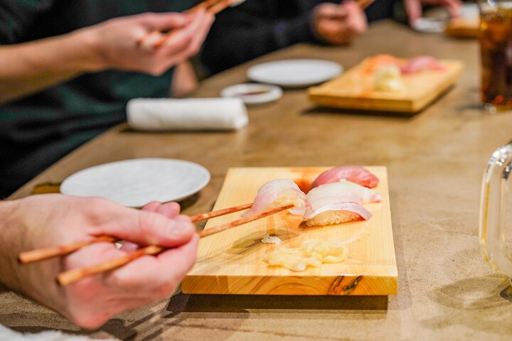 Een premium foodtour in Shinjuku, Tokio, met Omakase sushi en A5 Wagyu-rundvlees, foto 43 | wizardtrip