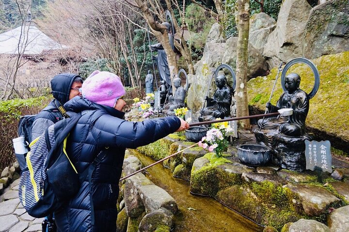 広島のガイド付きウォーキングツアーで、宮島の象徴的な厳島神社、海に浮かぶ鳥居、文化的な名所を巡りましょう、写真27 | wizardtrip