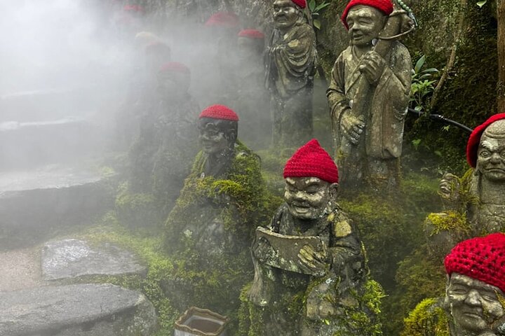 広島のガイド付きウォーキングツアーで、宮島の象徴的な厳島神社、海に浮かぶ鳥居、文化的な名所を巡りましょう、写真40 | wizardtrip