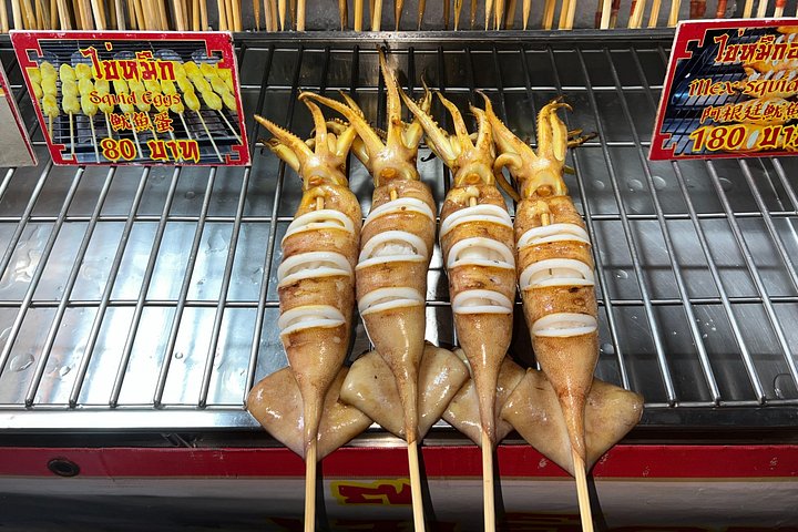 Un tour gastronomique nocturne guidé à travers Chinatown à Bangkok, dégustant divers plats de rue et spécialités locales, photo 8 | wizardtrip