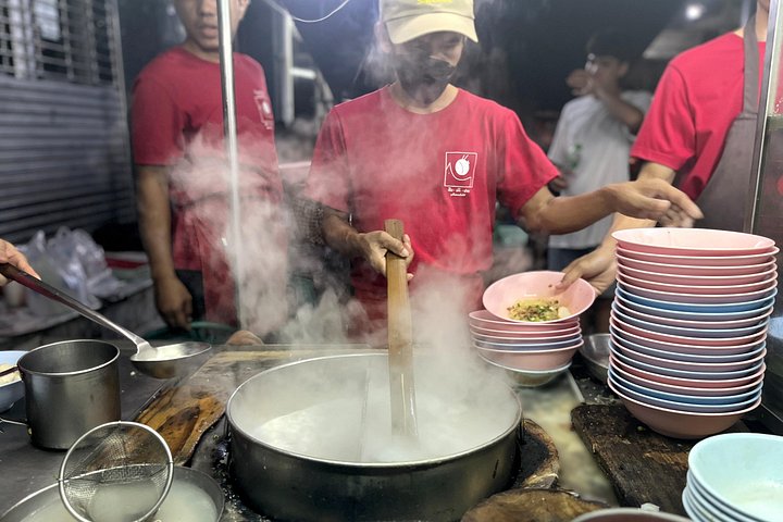 Un tour gastronomique nocturne guidé à travers Chinatown à Bangkok, dégustant divers plats de rue et spécialités locales, photo 10 | wizardtrip