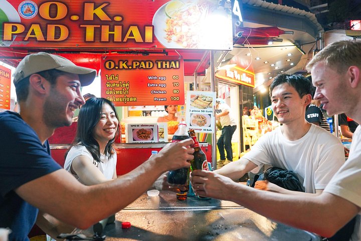Un tour gastronomique nocturne guidé à travers Chinatown à Bangkok, dégustant divers plats de rue et spécialités locales, photo 17 | wizardtrip