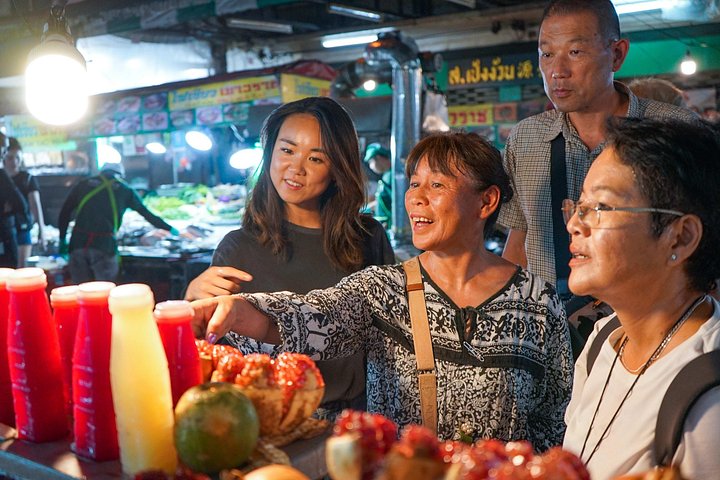 Un tour gastronomique nocturne guidé à travers Chinatown à Bangkok, dégustant divers plats de rue et spécialités locales, photo 18 | wizardtrip