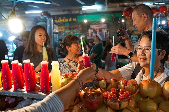 Un tour gastronomique nocturne guidé à travers Chinatown à Bangkok, dégustant divers plats de rue et spécialités locales, photo 25 | wizardtrip