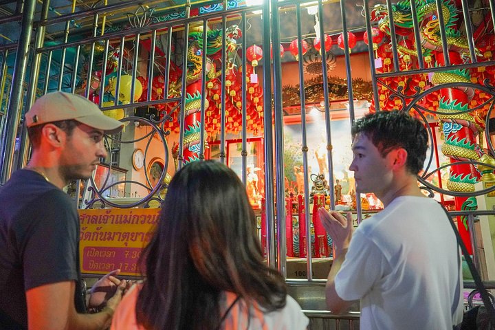 Un tour gastronomique nocturne guidé à travers Chinatown à Bangkok, dégustant divers plats de rue et spécialités locales, photo 29 | wizardtrip