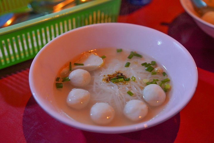 Un tour gastronomique nocturne guidé à travers Chinatown à Bangkok, dégustant divers plats de rue et spécialités locales, photo 30 | wizardtrip
